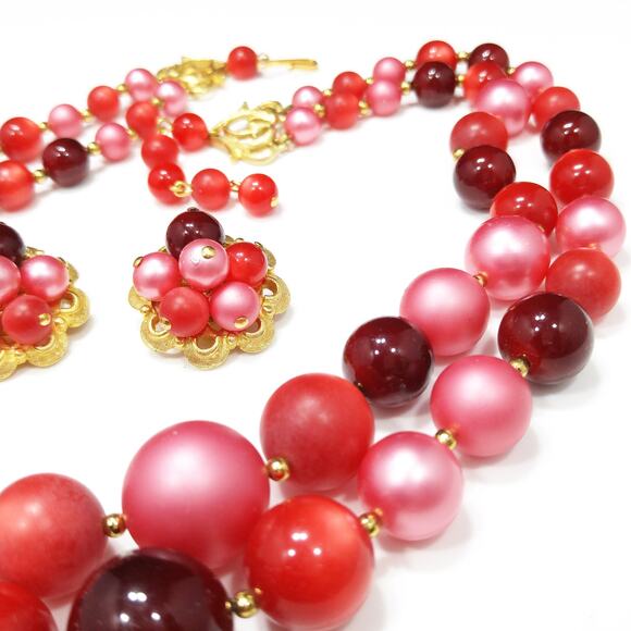 Vintage 1960s Red Pink Lucite Bead Necklace Earring Set Gold Tone Mid Century - Picture 9 of 10